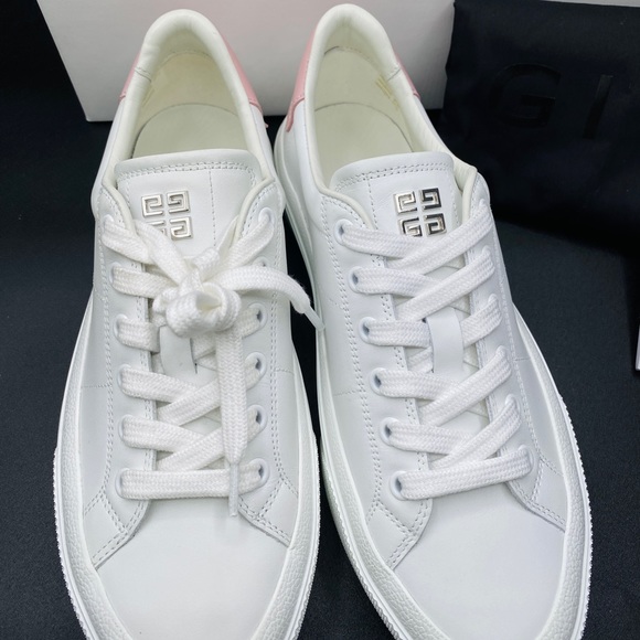 Authentic Women’s City Court Leather Sneakers SIZE 7 NWB - Picture 3 of 9